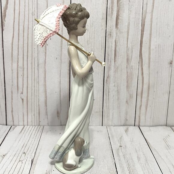 Vintage LLADRO #7617 Porcelain Figurine Garden Classic Woman & Umbrella **Broken - Picture 11 of 13